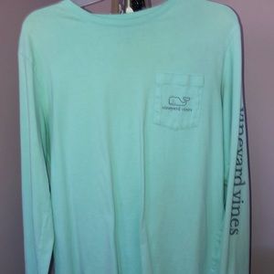 Vineyard vines tee